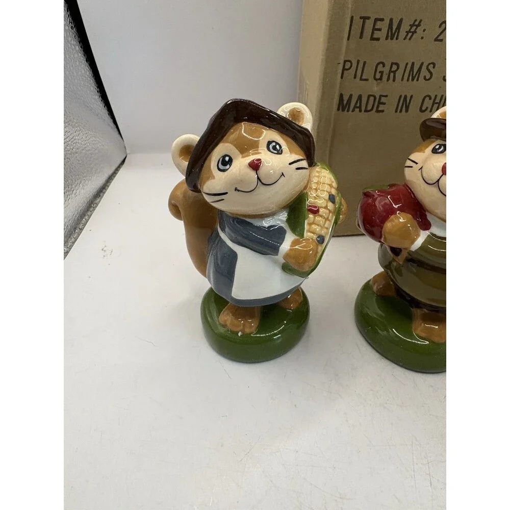 Pilgrim Squirrels Ceramic High Gloss Salt And Pepper Shaker’s Thanksgiving NIB